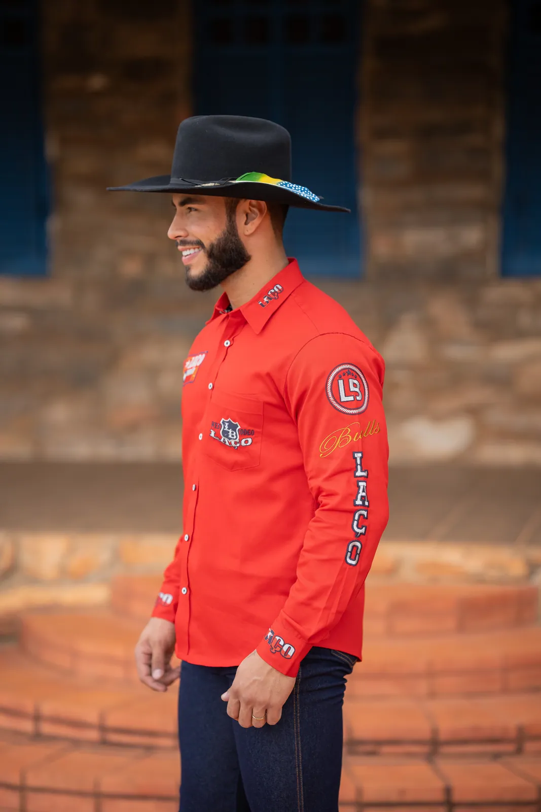 Look masculino Laço Bulls: camisão bordado e calça jeans